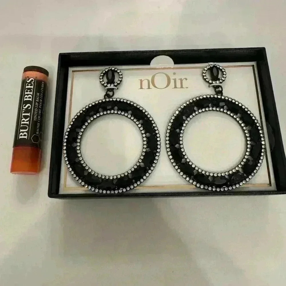 🔥🔥Free with 50$ purchase or more🔥🔥Beautiful NWT black gemstone earrings